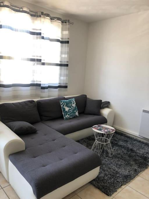 Appartement Balcon, Place De Parking, Centre Ville 瓦朗斯 外观 照片